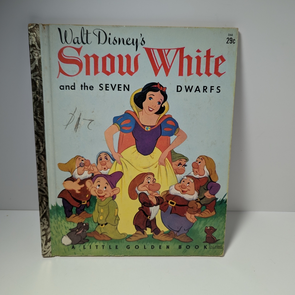 Walt Disney's Snow White and the Seven Dwarfs - Classic Kids Book